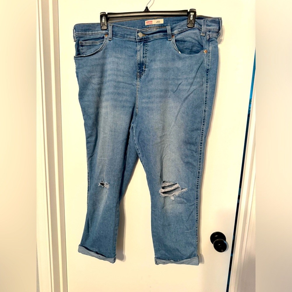 Levi’s boyfriend ripped jeans size 20